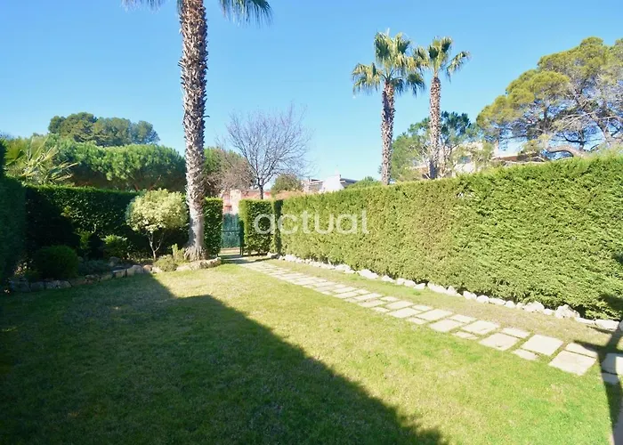 Xaloc Esc.b Bajos A דירה